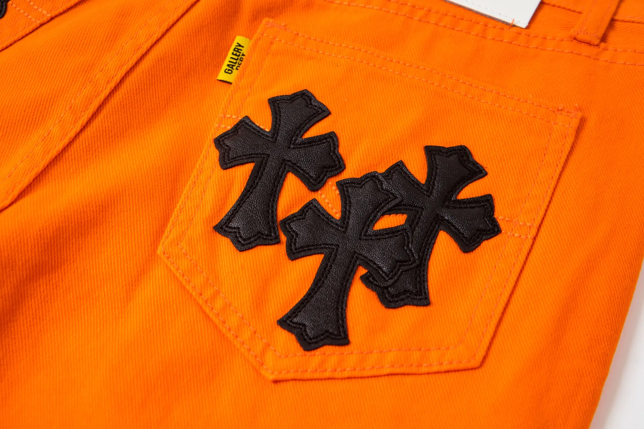 #8204 P230💰 GALLERY DEPT. Vintage spliced orange cross loose washed flared jeans - truly restore the ultimate texture of Vintage - original hardware accessories washed and other elevators, QR code analysis are all purchased from the original factory, high degree of restoration, you are welcome to compare with a certain product~ - Three-dimensional version Loose and comfortable, not picky about the figure, taller and slimmer, factory Seiko, original quality control, same style for men and women, can be matched with couples, versatile recommendation, must-have jeans for all seasons -Size: 28 30 32 34 36